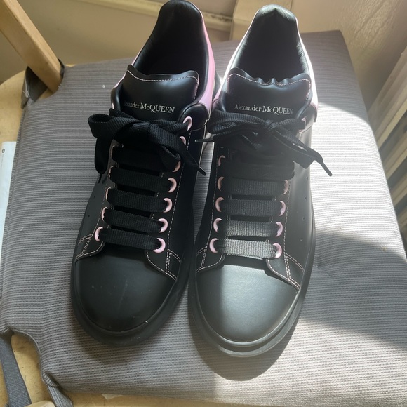 Alexander Mcqeen - Picture 2 of 2